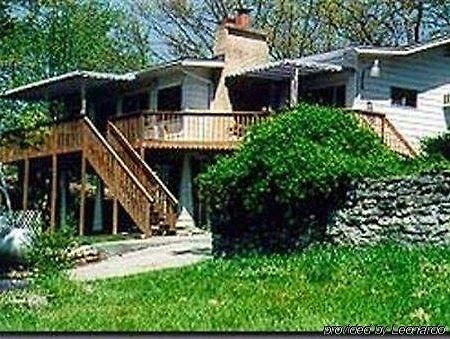 Lakeshore Bed & Breakfast 인디언포인트 외부 사진