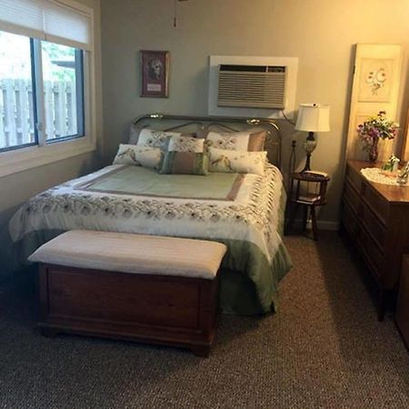 Lakeshore Bed & Breakfast 인디언포인트 외부 사진